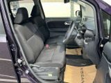 運転席まわりです。実際に座ってみて、乗り心地を体験してみてください。