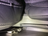 運転席・助手席エアバッグを装備しています。万が一の衝突時に乗員への衝撃を軽減し、安全性を高める基本装備です。