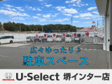 ■ご来店のお客様専用駐車場をご用意しております。ごゆっくりとお車をご覧いただけます。