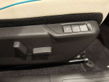 運転席には、電動パワーシートとマッサージ機能がついています。