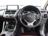 運転席廻りです。