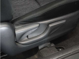 ◆シートハイトアジャスター◆運転席を上下に高さ調節ができます!運転ポジションを体格に合わせてシート調整できます。