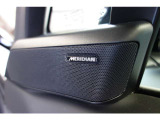 英国のオーディオメーカーMERIDIAN Audioは、その優れたサウンドで高い評価を受けています。数々の受賞歴を誇る同社のサウンドシステムは、長年にわたる音響心理学の研究をもとに、リアルなサウンドを実現。