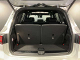 トランク容量は同一他社車両より広く、旅行やゴルフ等様々な場面で役立ちます。