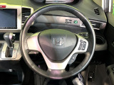 【純正革巻きステアリング】上質な革を使用することで、手にしっかり馴染みとても運転しやすいハンドルです♪