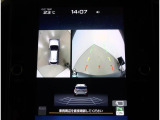 パノラミックビューモニター搭載!!車両4方向に カメラが装備され狭い道や確認しにくいバック時などの補佐に便利な機能です!
