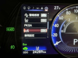 隣車線を走る車両をレーダーで検知し、ドアミラーでは確認しにくい後側方エリアに存在する車両に加え、急接近してくる車両も検知します。車両を検知するとドアミラーに搭載されたLEDインジケーターが点灯します。