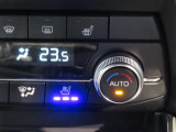 シートエアコン付きで一年中快適です。