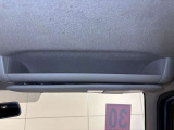 オーバーヘッドトレイ付きです☆ 物入れに便利です♪