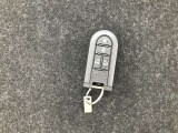 スマートキーを携行していればエンジンの始動やドアの開閉もスマートに☆