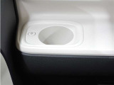 飲み物の保温に便利な助手席ホッとカップホルダー♪