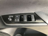 電動格納式ドアミラー付き。 狭い駐車場へ停めた時に、ボタン1つで左右のミラーをたたむ事ができます。