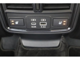 後席用シートヒータースイッチやUSBポートを装備