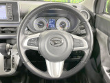 インテリアに合わせたデザインのステアリングは、運転される方のことも考え、運転しやすい形状、大きさです。是非一度、実際に触ってお確かめください。