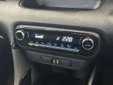 オートエアコンは温度を設定するだけで、自動で風量などを設定してくれます。運転しながら操作も必要ないので、安全性も向上します。