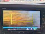 【リヤカメラ・トップビュー】真上からの映像で後方を確認でき、後退駐車や狭い場所での車庫入れも安心です。