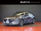 中古車専門再生工場にて熟練専任スタッフが丁寧に清掃、仕上げを実施しております。また、お客様に安心してご検討いただける様、公取協が定める基準に基づき車両検査を実施し、車両状態評価証を発行しております。