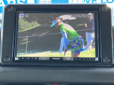 テレビ番組を画面で視聴できる装備を備えています。停車中の休憩時間に映像を楽しめるのがうれしいポイントで、使いたいときは画面の表示を確認しながら選択できます。
