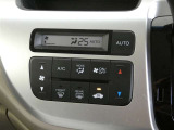 オートエアコン装備です。オートで空調を行ってくれるので車内は、とっても快適!だからドライブもさらに楽しい!