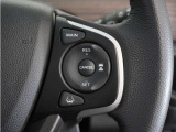 ◆アダプティブクルーズコントロール◆予め設定した車速内でクルマが自動的に加減速。前走車との適切な車間距離を維持しながら追従走行します。【LKAS】車線維持支援システムでステアリング操作を支援。