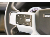 手元でスムーズにオーディオ操作や運転支援の設定ができるスイッチを装備しています。視線を前方から外さずに直感的なコントロールが可能で、日々の安全運転をスマートに支えてくれます。