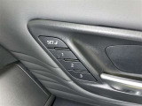 シートメモリー機能装備付きです。シートの位置をそれぞれ記憶しておく事ができるので、ご家族や、複数の方で車を乗られるオーナー様には、便利な機能です。