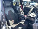 【運転席】座り心地が良いシートなので長時間の運転でも快適にお過ごしいただけます。新品のフロアマットのご注文も可能です。掲載箇所以外にご希望の写真がございましたらお気軽にお問い合わせ下さい。