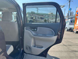 運転席側後部座席のドアです