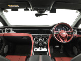 前車追従機能、レーンキープアシスト、ヘッドアップディスプレイも付いており、多数のオプションを備えております。