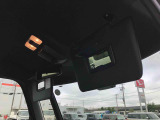 バニティーミラー付きサンバイザー