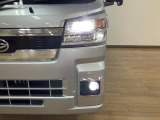 当店でご購入頂いた車両は全車車検整備又は法定12か月点検を行い、エンジンオイル・オイルフィルター・フロントワイパーゴム・バッテリーの交換を行っています、整備費用は本体に含まれてますので安心ですよ♪