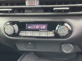 一年じゅう快適なドライブをお楽しみいただけるオートエアコンを装備。