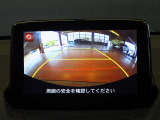 リアゲートの目立たない位置にバックカメラがあります。確認しづらい後方の障害物をバックモニターに表示されるのでより後方の視界の確保が可能です。