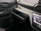 【グローブボックス】収納スペースも充実しております。