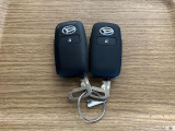 【スマートキー】 スマートキーを携帯していれば、ドアハンドルのボタンを押すだけでロックの解除ができます。