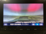 【バックカメラ】運転が苦手な方も車庫入れラクラクです!ギアをリバースに入れれば自動的に切り換わりますので、面倒な操作は不要です♪狭い駐車場もお車を傷つけず安心ですね!