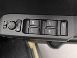 パワーウィンドゥ 運転席ドアスイッチ照明付です。電動格納ミラーも手元でワンモーションで可能です。