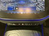 運転席・助手席で独立して温度設定が可能。室温や外気温の変化に応じて、設定に合わせた温度と風量を自動的に調整します。ブロアモーターの小型・軽量化によって、エネルギー効率も向上しています。