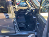 快適に運転できるドライブポジション!運転席シートリフターとチルト&テレスコピック付きステアリングで、女性でも無理のない運転姿勢がとれます。