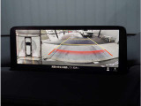【360&deg;ビュー・モニター】専用カメラにより上から見下ろしたような視点で360度クルマの周囲を確認することができます。駐車が苦手な方でも縦列駐車や幅寄せ時に活躍してくれます。