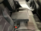 この後席に座る方のための車両です。非常時には、電動対面シートを使用いたします。