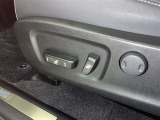 パワーシート搭載。微妙な調整が手軽にでき、ピッタリのポジションで運転することが可能です。