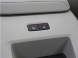 リアシートにもシートヒーターを装備。4席全てで独立した調整が可能です。