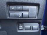 運転席右下のスイッチで各機能の切り替えや操作ができます。