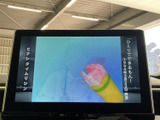 停車中にテレビ番組を視聴でき、休憩時間などのひとときを快適に過ごせます。画面表示も見やすく、車内で映像を楽しみたい方にうれしい装備です。