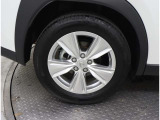 215/60R17タイヤを装備しています。※各ホイールのキズ等をご確認くださいませ。