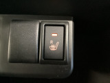 運転席にはシートヒーターを装備しております。