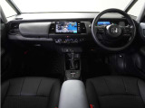 ◆インテリアパネル◆視界広々で非常に運転しやすくロングドライブでも疲れを感じさせないすっきりとまとまったインパネ周りです。