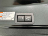 後ろが狭くてもサッと積める。途中で止められる安心のバックドア。後ろの駐車スペースが狭い時に重宝しますよ♪