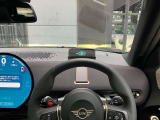 弊社お客様より頂いた下取車やデモカーが在庫の殆どを占めています。車の経歴や整備記録が分かり、ご安心してお車をお選び頂ける正規ディーラーならではのラインナップでございます。